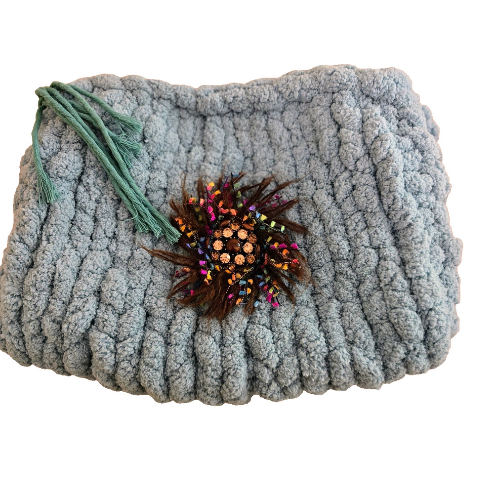 Handmade turquoise thick chenille yarn clutch handbag with brooch - Picture 3 of 11